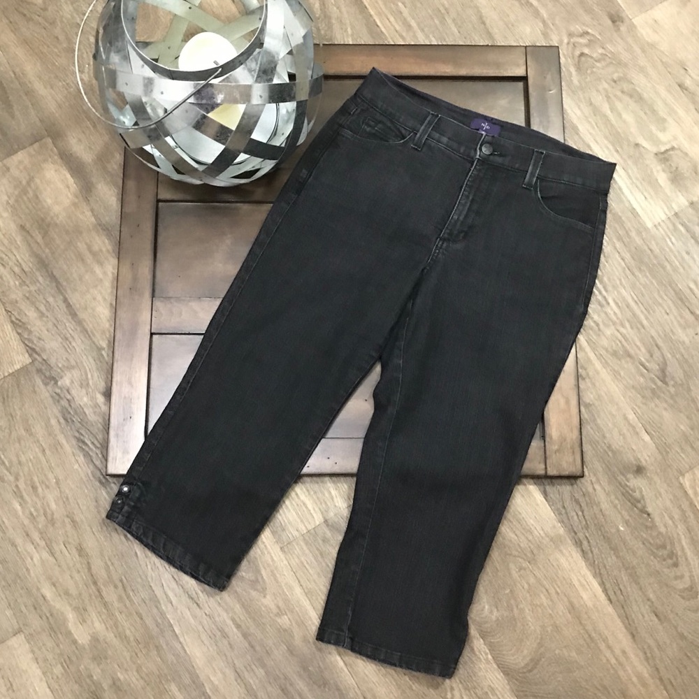 NYDJ Distressed Black Cropped Jeans Size 6p